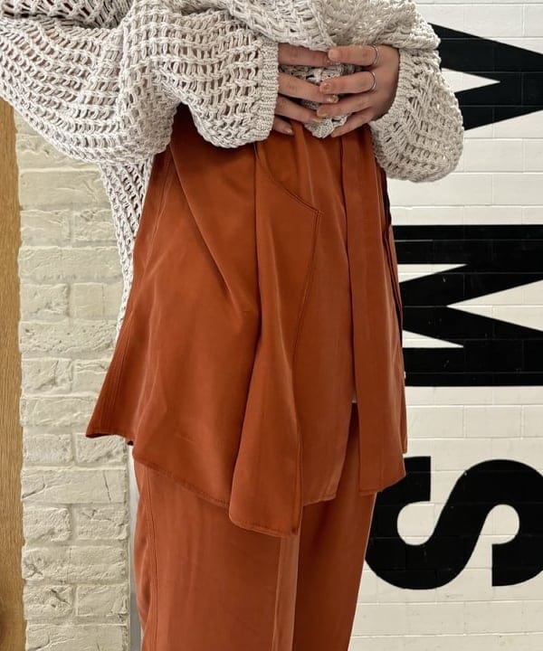 モモさんの「BEAMS WOMEN｜maturely / FibrilSatin Blouse」を使ったコーディネート