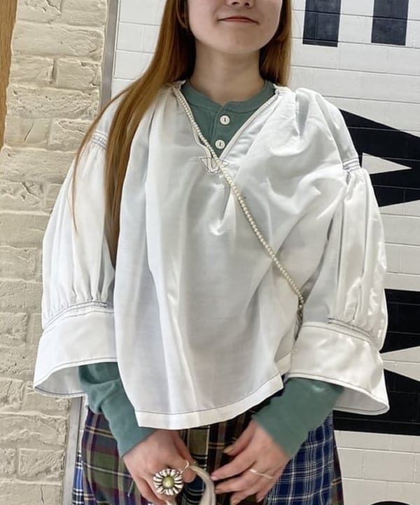 木村 海侑さんの「BEAMS WOMEN｜BEAMS BOY / 樹脂 パール ロング ネックレス」を使ったコーディネート