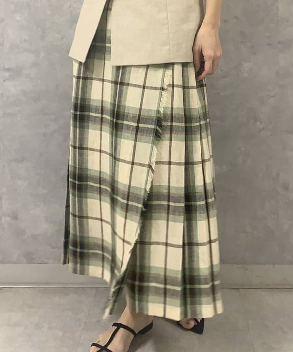 AONO SHIKAMAさんの「BEAMS WOMEN｜ONEIL OF DUBLIN / リネン キルト スカート」を使ったコーディネート
