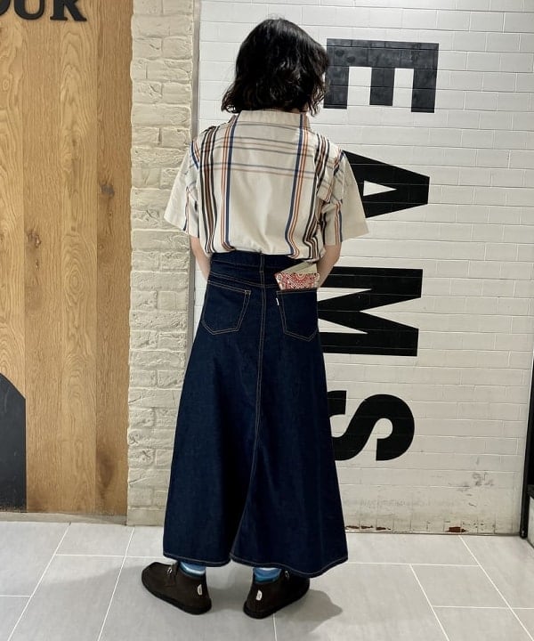 小原 もこさんの「BEAMS WOMEN｜BEAMS BOY / イレギュラー カット バンダナ」を使ったコーディネート
