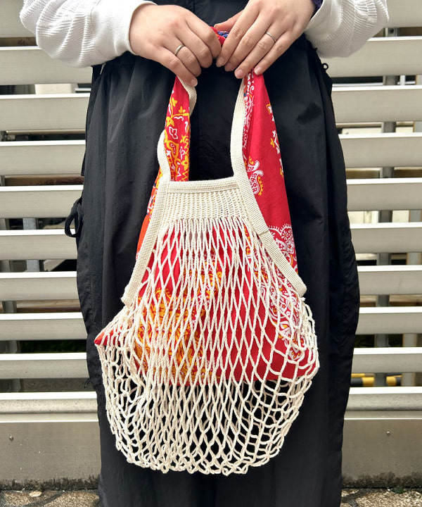 Kyooka Sayakaさんの「BEAMS WOMEN｜BEAMS BOY / イレギュラー バンダナ バッグ」を使ったコーディネート