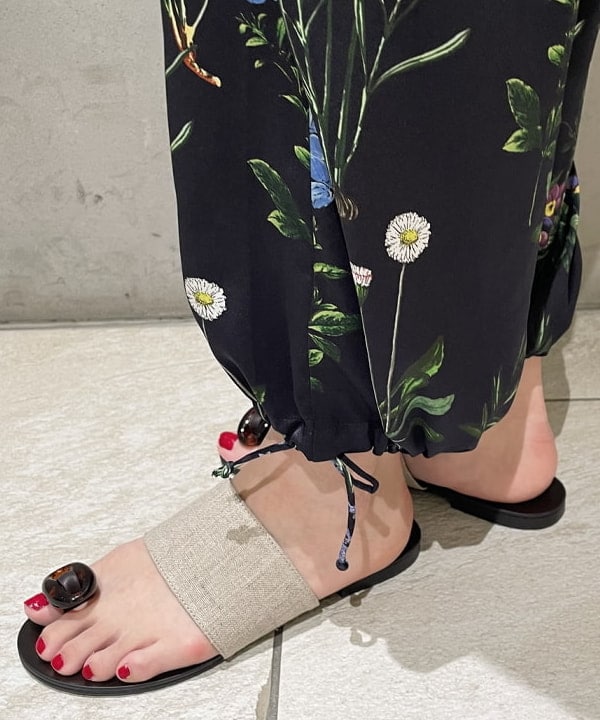 高木 菜央さんの「BEAMS WOMEN｜LAOCOONTE / VALEN サンダル」を使ったコーディネート