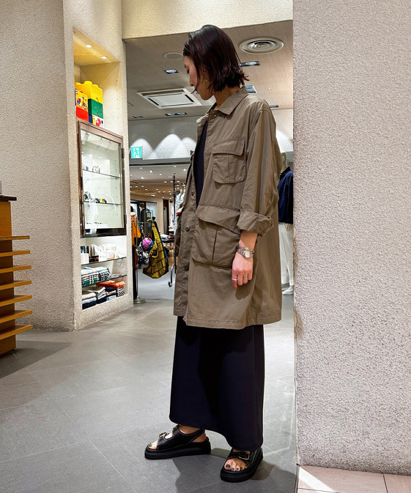 川口 恵さんの「BEAMS WOMEN｜ARROW NOVELTY × BEAMS BOY / 別注 コンチョ コンビ ブレスレット」を使ったコーディネート