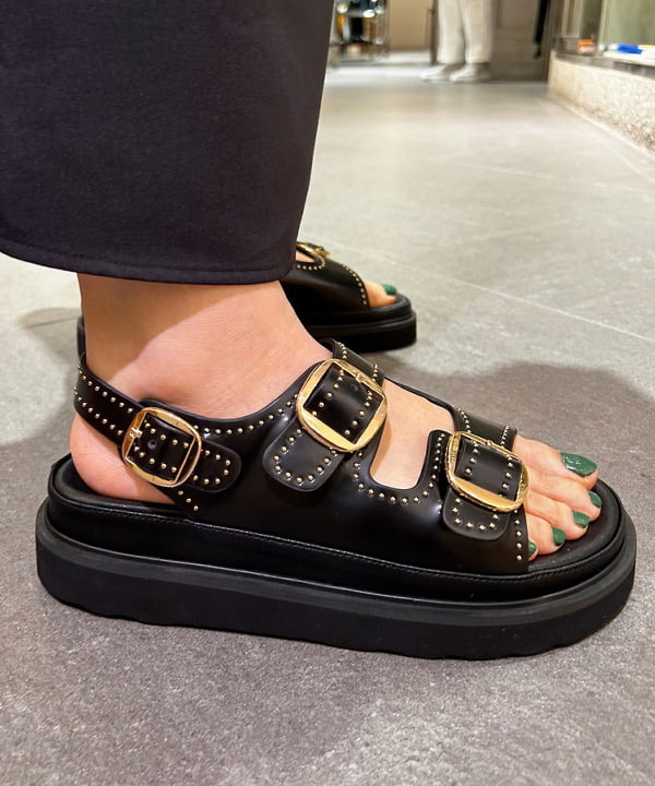 川口 恵さんの「BEAMS WOMEN｜ARROW NOVELTY × BEAMS BOY / 別注 コンチョ コンビ ブレスレット」を使ったコーディネート