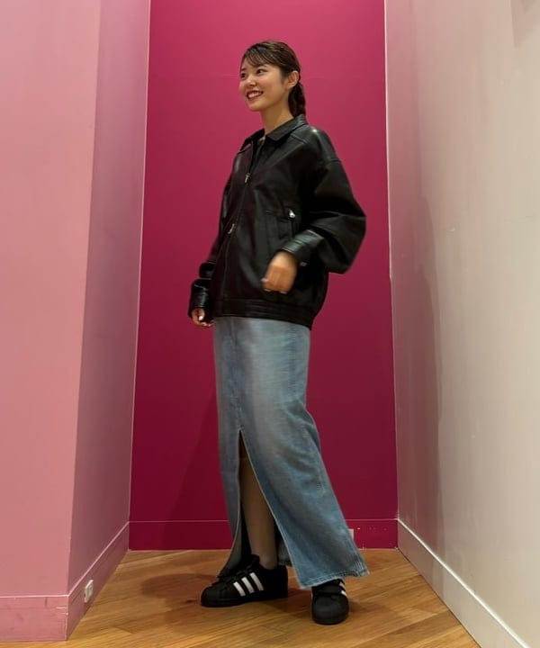 佐々木 南美さんの「BEAMS WOMEN｜ワイドフィット 4ポケット レザー ブルゾン」を使ったコーディネート