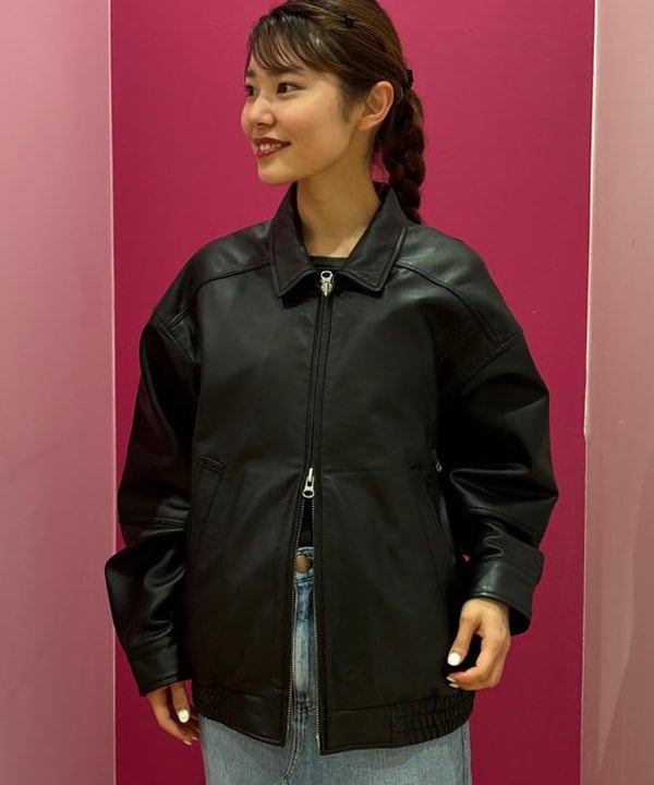 佐々木 南美さんの「BEAMS WOMEN｜ワイドフィット 4ポケット レザー ブルゾン」を使ったコーディネート