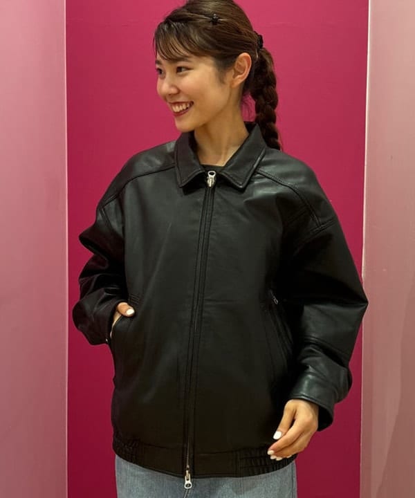 佐々木 南美さんの「BEAMS WOMEN｜ワイドフィット 4ポケット レザー ブルゾン」を使ったコーディネート