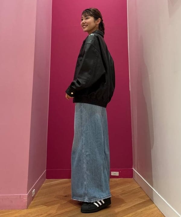 佐々木 南美さんの「BEAMS WOMEN｜ワイドフィット 4ポケット レザー ブルゾン」を使ったコーディネート