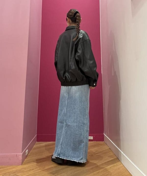 佐々木 南美さんの「BEAMS WOMEN｜ワイドフィット 4ポケット レザー ブルゾン」を使ったコーディネート