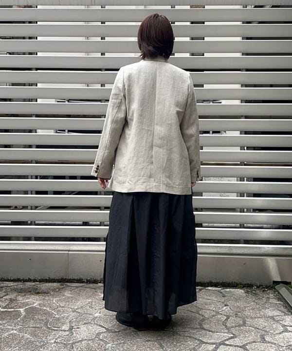 岡 妃呂美さんの「BEAMS WOMEN｜Demi-Luxe BEAMS /  ダブル ブレスト リネン ジャケット」を使ったコーディネート