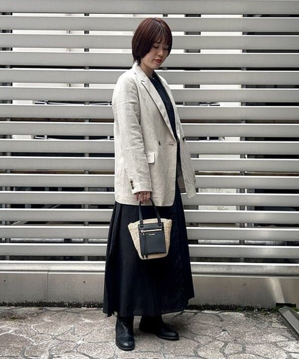 岡 妃呂美さんの「BEAMS WOMEN｜Demi-Luxe BEAMS /  ダブル ブレスト リネン ジャケット」を使ったコーディネート