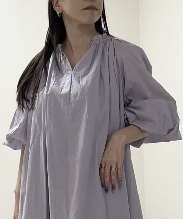 関 桂子さんの「BEAMS WOMEN｜CHRISTIAN VILLA / ストローコンビ ボストンバッグ」を使ったコーディネート