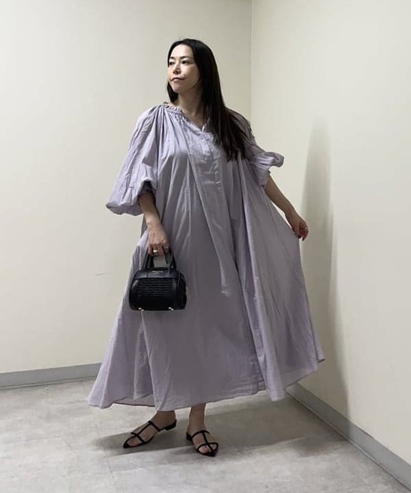 関 桂子さんの「BEAMS WOMEN｜CHRISTIAN VILLA / ストローコンビ ボストンバッグ」を使ったコーディネート