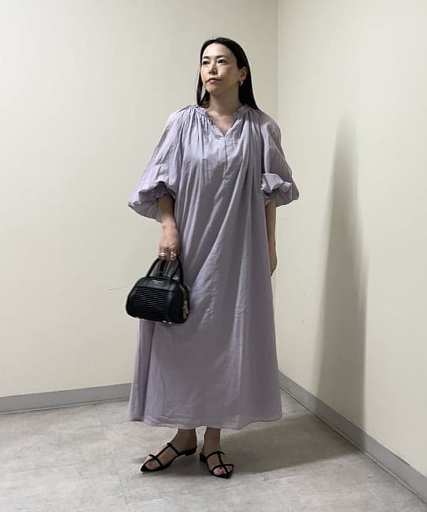 関 桂子さんの「BEAMS WOMEN｜CHRISTIAN VILLA / ストローコンビ ボストンバッグ」を使ったコーディネート