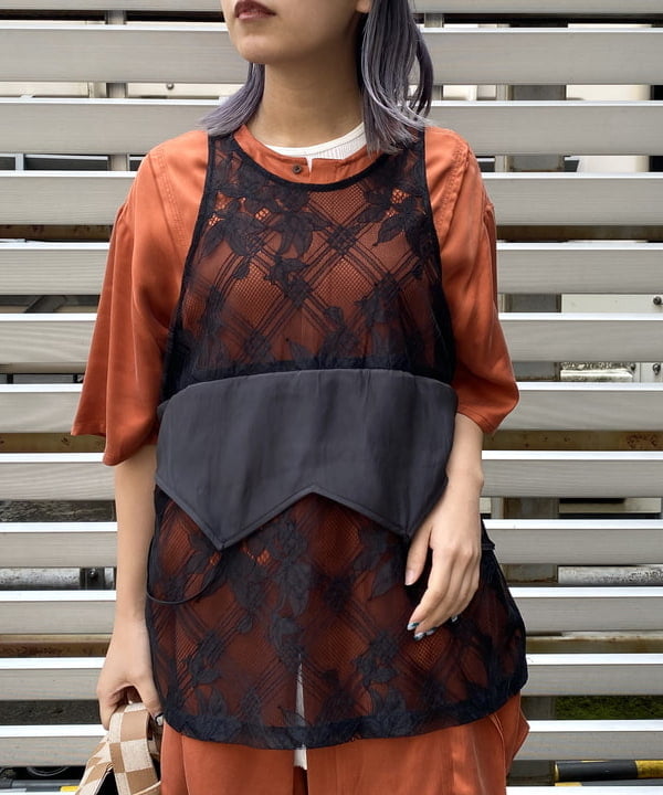 オカモト ミサキさんの「BEAMS WOMEN｜maturely / Lace Satin Layered Tank Top」を使ったコーディネート