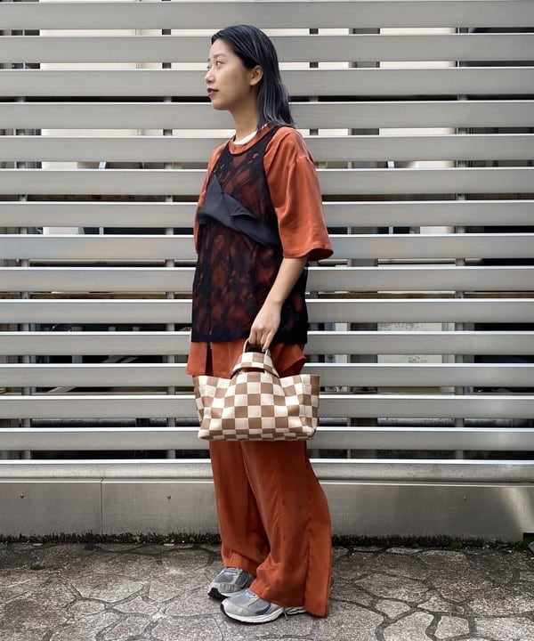 オカモト ミサキさんの「BEAMS WOMEN｜maturely / Lace Satin Layered Tank Top」を使ったコーディネート