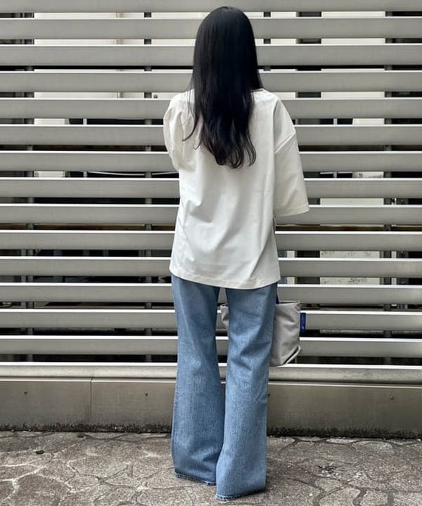 りえさんの「BEAMS WOMEN｜upper hights × Demi-Luxe BEAMS / 別注 THE DYLAN デニムパンツ」を使ったコーディネート