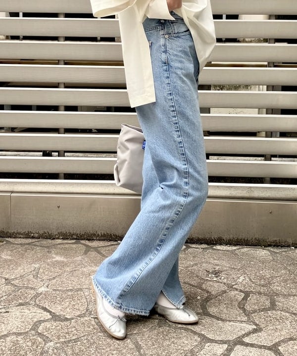 りえさんの「BEAMS WOMEN｜upper hights × Demi-Luxe BEAMS / 別注 THE DYLAN デニムパンツ」を使ったコーディネート