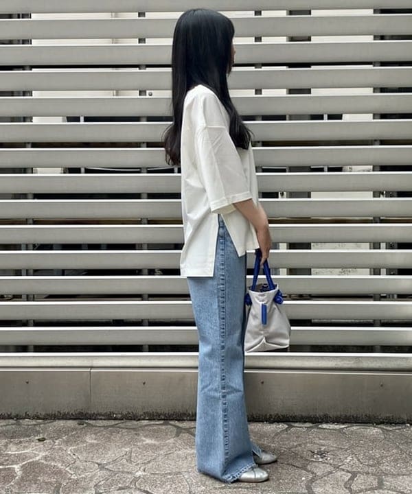 りえさんの「BEAMS WOMEN｜upper hights × Demi-Luxe BEAMS / 別注 THE DYLAN デニムパンツ」を使ったコーディネート