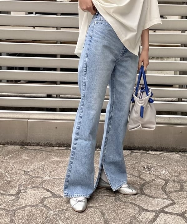 りえさんの「BEAMS WOMEN｜upper hights × Demi-Luxe BEAMS / 別注 THE DYLAN デニムパンツ」を使ったコーディネート