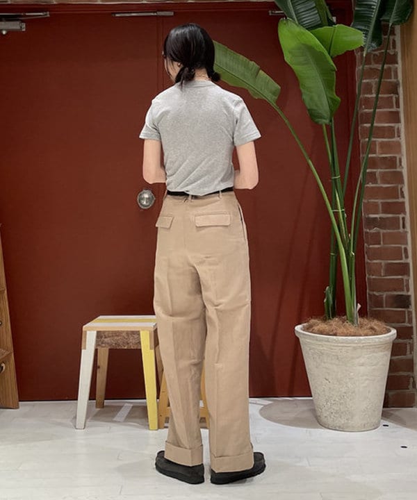 サカサイスズカさんの「BEAMS WOMEN｜ボーイ ベーシック Tシャツ」を使ったコーディネート