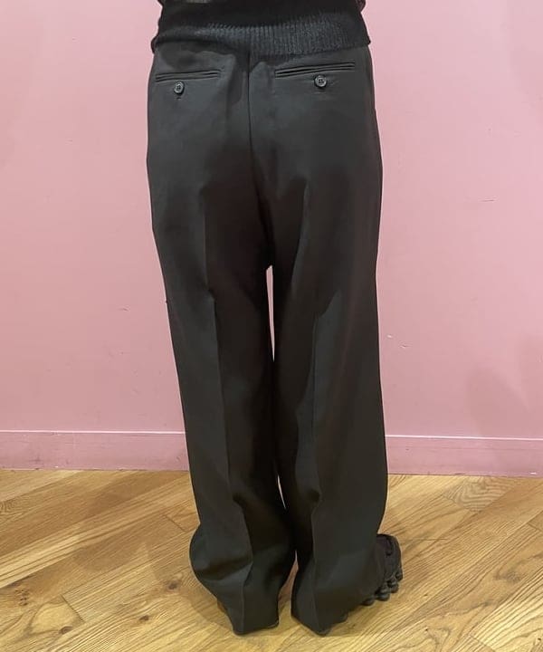 中江梨々香さんの「BEAMS WOMEN｜Ray BEAMS / フロント カットアウト パンツ」を使ったコーディネート