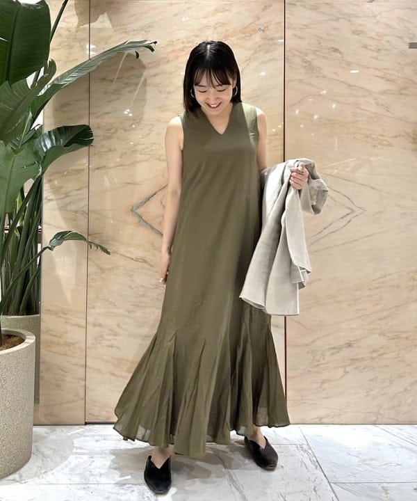 西村 章代さんの「BEAMS WOMEN｜MARIHA / 別注 夏の月影 ソリッドワンピース」を使ったコーディネート