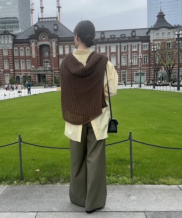 大浦 栞さんの「BEAMS WOMEN｜Demi-Luxe BEAMS / セミワイド ストレート パンツ」を使ったコーディネート
