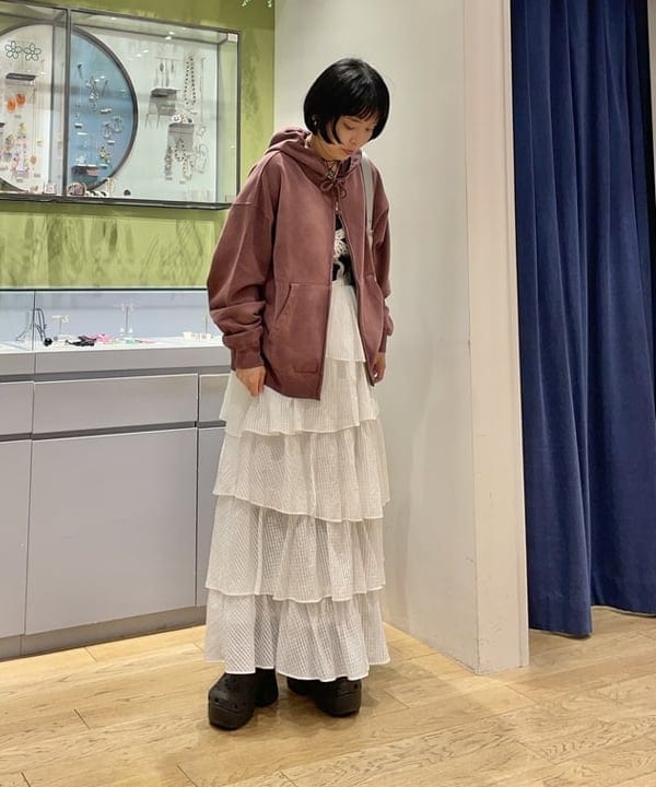 キホさんの「BEAMS WOMEN｜BEAMS / ヴィンテージライク フェード フルジップフーディ」を使ったコーディネート