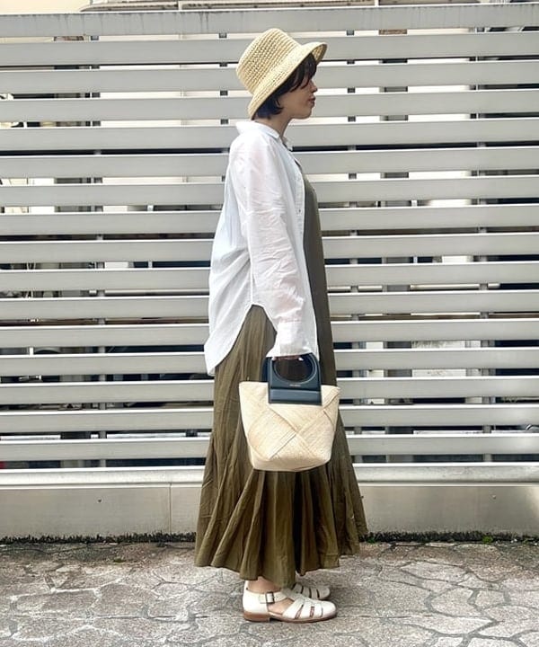 岡 妃呂美さんの「BEAMS WOMEN｜MARIHA / 別注 夏の月影 ソリッドワンピース」を使ったコーディネート