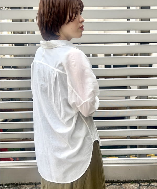 岡 妃呂美さんの「BEAMS WOMEN｜MARIHA / 別注 夏の月影 ソリッドワンピース」を使ったコーディネート