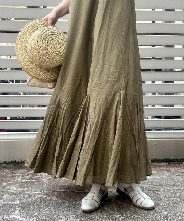 岡 妃呂美さんの「BEAMS WOMEN｜MARIHA / 別注 夏の月影 ソリッドワンピース」を使ったコーディネート