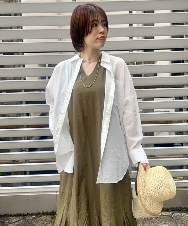 岡 妃呂美さんの「BEAMS WOMEN｜MARIHA / 別注 夏の月影 ソリッドワンピース」を使ったコーディネート