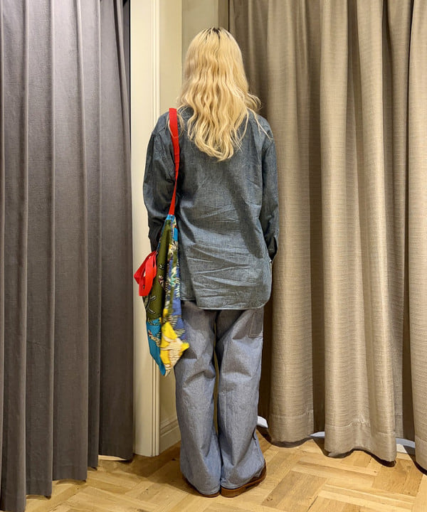 ナツハさんの「BEAMS WOMEN｜BUZZ RICKSON'S / 別注 シャンブレー ロングスリーブ シャツ」を使ったコーディネート