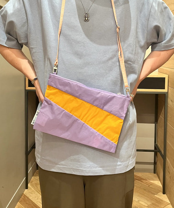 新里 京介さんの「BEAMS WOMEN｜BEAMS PLUS / レジメンタル ストラップ サッカー 6パネル キャップ」を使ったコーディネート