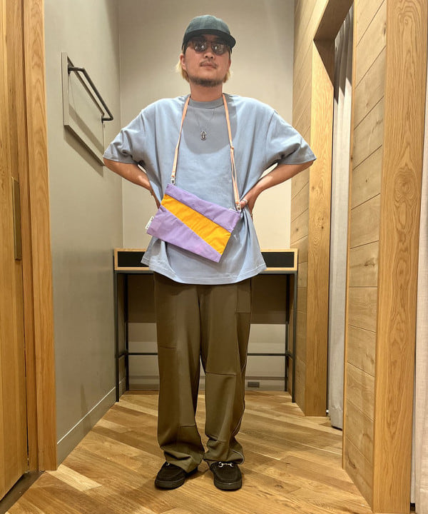 新里 京介さんの「BEAMS WOMEN｜BEAMS PLUS / レジメンタル ストラップ サッカー 6パネル キャップ」を使ったコーディネート