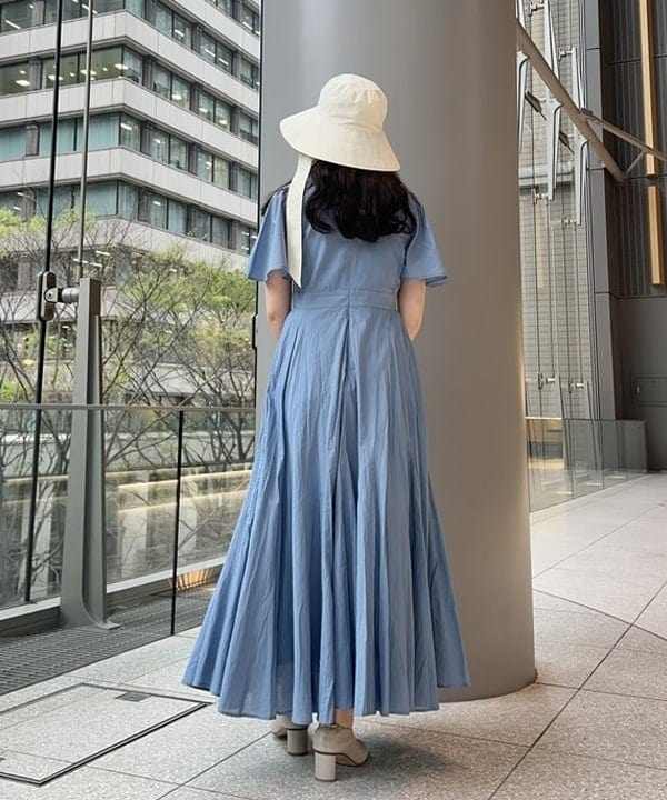 大浦 栞さんの「BEAMS WOMEN｜【別注】MARIHA / せせらぎのワンピース」を使ったコーディネート