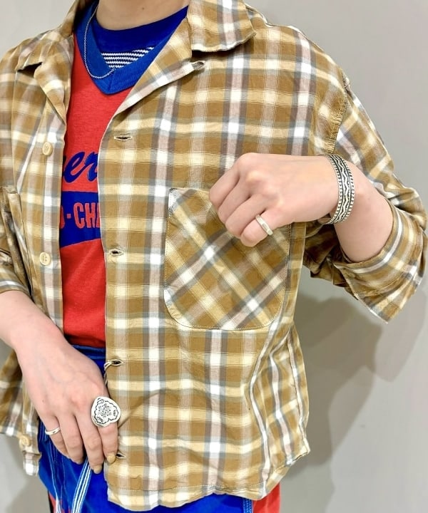 吉野 多恵さんの「BEAMS WOMEN｜BEAMS BOY / イレギュラー カット バンダナ」を使ったコーディネート