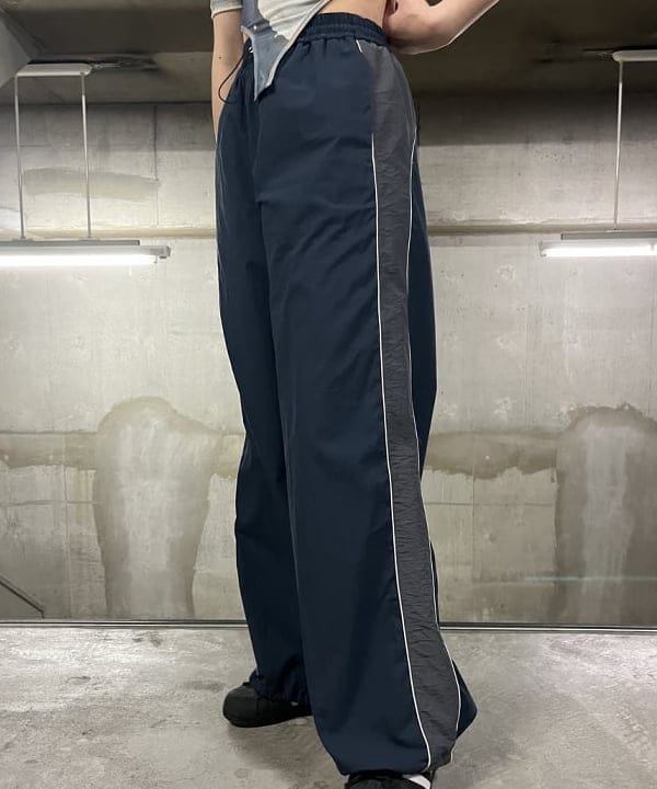 前田 優衣さんの「BEAMS WOMEN｜Ray BEAMS / パイピング トラック パンツ」を使ったコーディネート