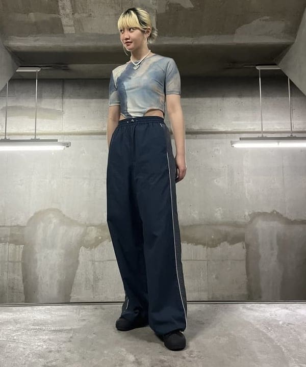 前田 優衣さんの「BEAMS WOMEN｜Ray BEAMS / パイピング トラック パンツ」を使ったコーディネート