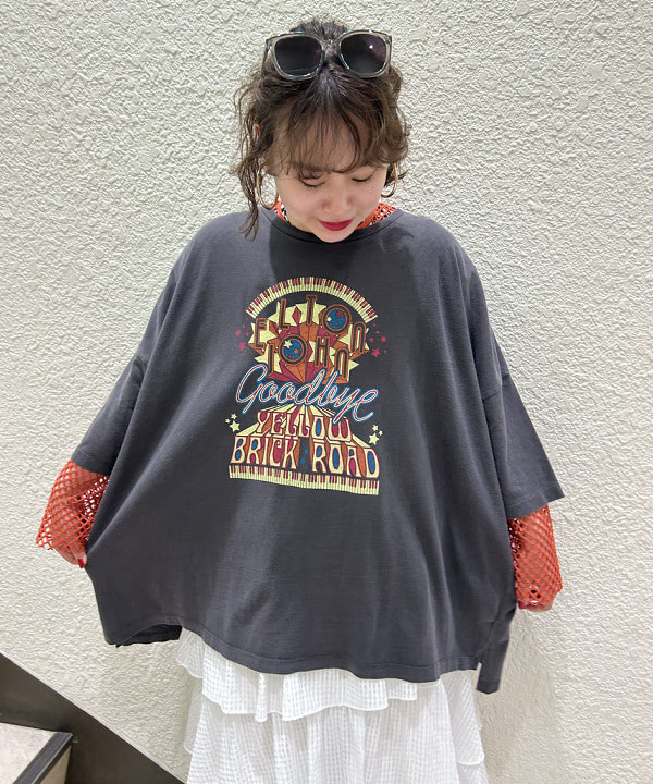 渡邊 舞さんの「BEAMS WOMEN｜GOOD ROCK SPEED / 別注 BAND BIG Tシャツ」を使ったコーディネート