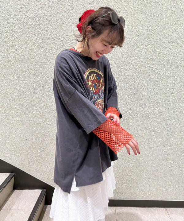 渡邊 舞さんの「BEAMS WOMEN｜GOOD ROCK SPEED / 別注 BAND BIG Tシャツ」を使ったコーディネート