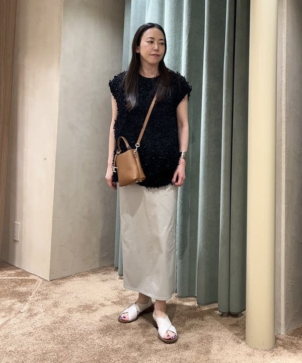 関 桂子さんの「BEAMS WOMEN｜Demi-Luxe BEAMS / ウエーブ ワイド バングル」を使ったコーディネート