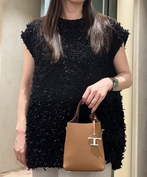 関 桂子さんの「BEAMS WOMEN｜Demi-Luxe BEAMS / ウエーブ ワイド バングル」を使ったコーディネート