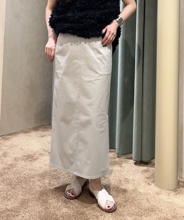 関 桂子さんの「BEAMS WOMEN｜Demi-Luxe BEAMS / ウエーブ ワイド バングル」を使ったコーディネート