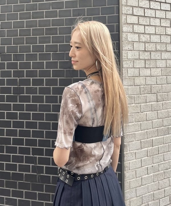 イトウミサキさんの「BEAMS WOMEN｜Ray BEAMS / コルセット ベルト」を使ったコーディネート