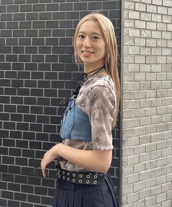 イトウミサキさんの「BEAMS WOMEN｜Ray BEAMS / コルセット ベルト」を使ったコーディネート