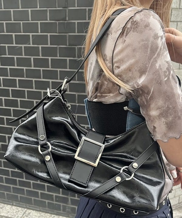 イトウミサキさんの「BEAMS WOMEN｜Ray BEAMS / コルセット ベルト」を使ったコーディネート