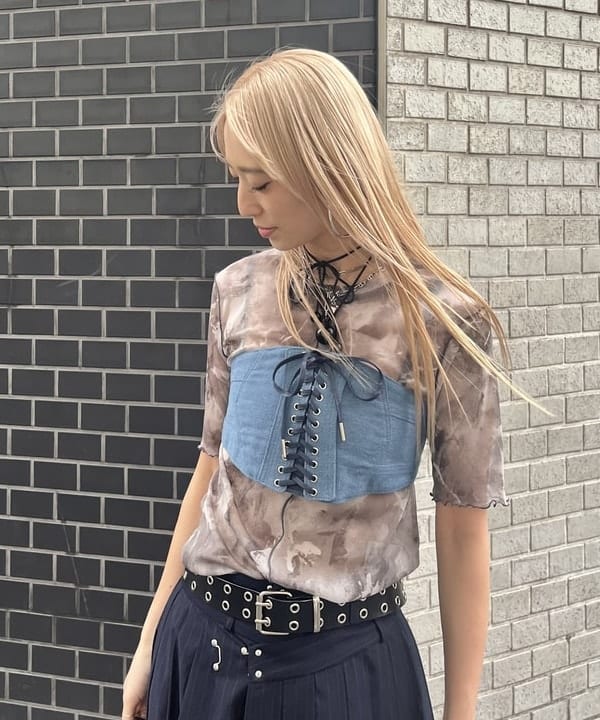 イトウミサキさんの「BEAMS WOMEN｜Ray BEAMS / コルセット ベルト」を使ったコーディネート
