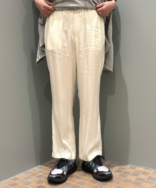 あすかさんの「BEAMS WOMEN｜maturely / Fibril Satin Pants」を使ったコーディネート